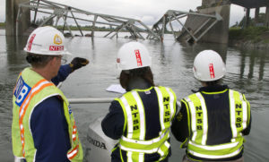 NTSB_investigators_SkagitRiver_Bridge_Collapse