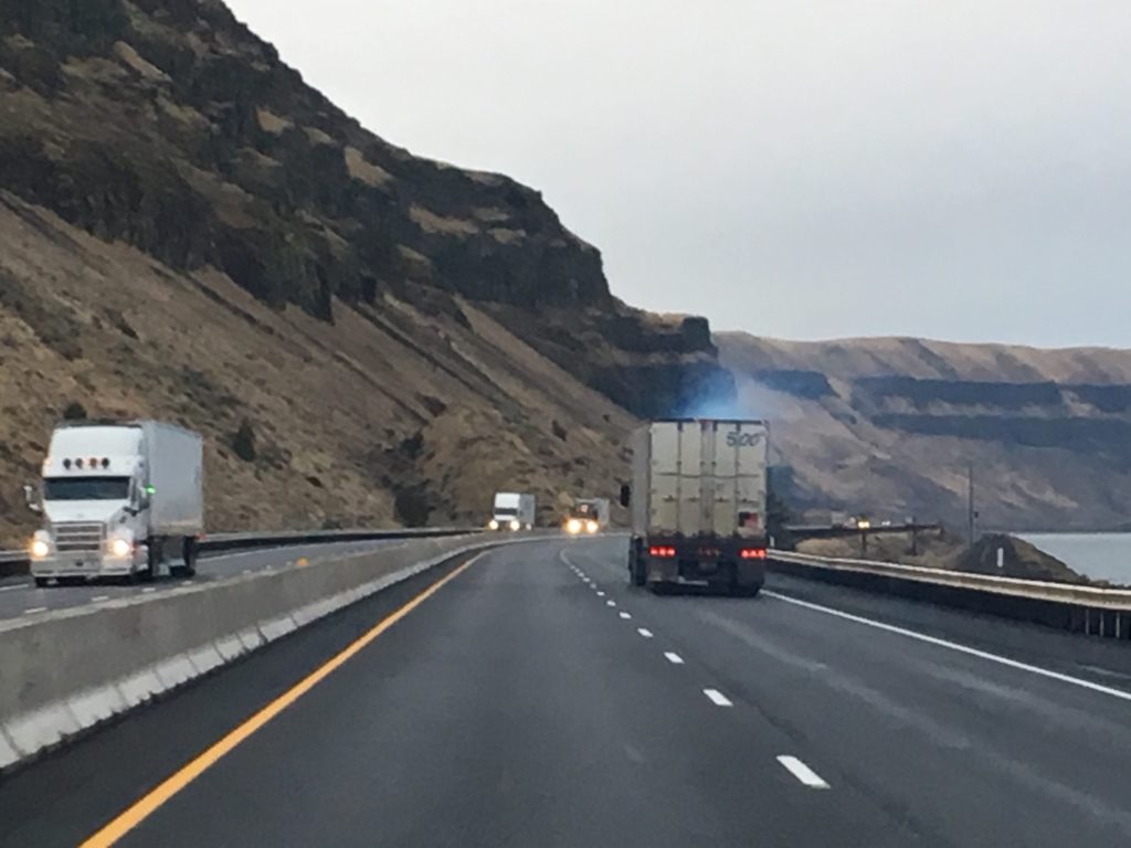 Truck-driver-professional-on-Oregon-I84