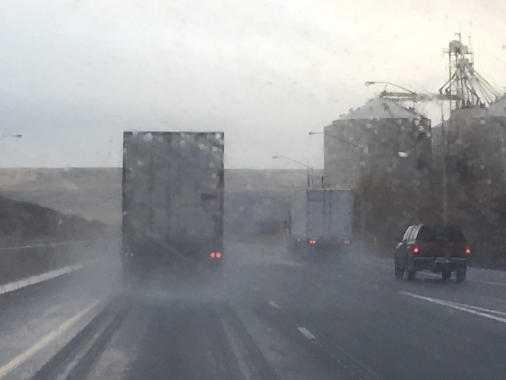 truck driver-training-rainy-Oregon-highway